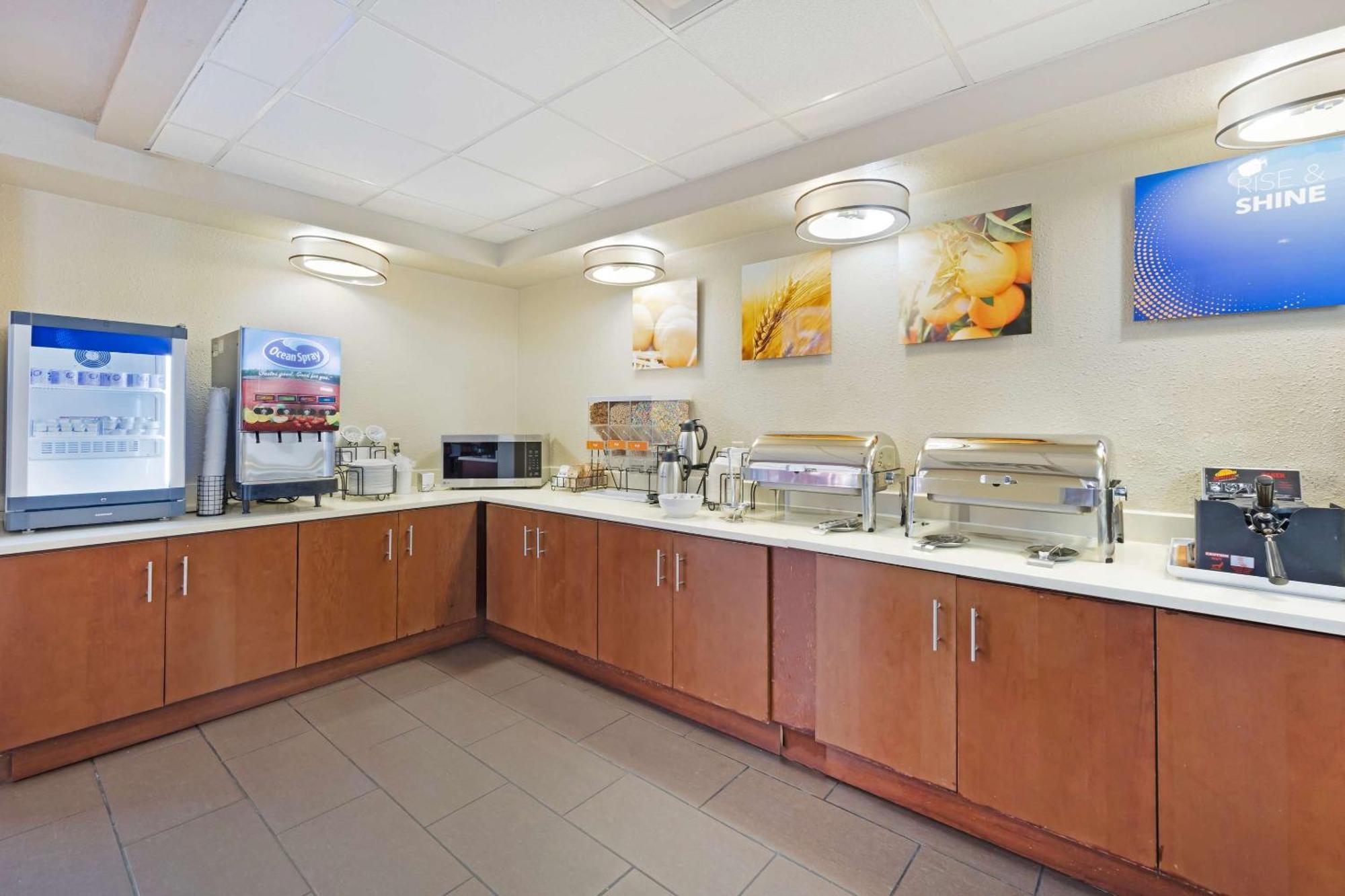 Comfort Inn & Suites Wichita Exteriér fotografie