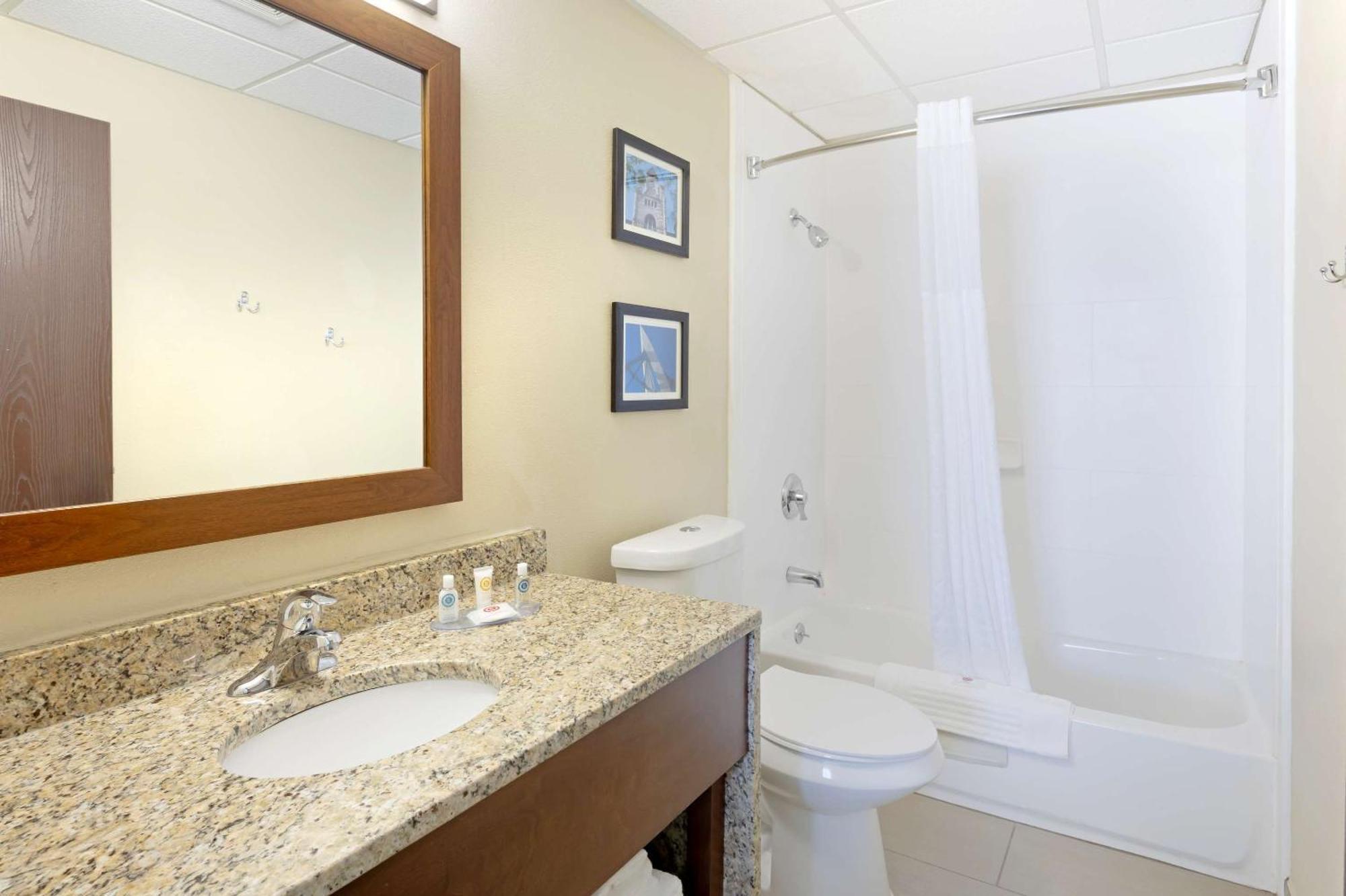 Comfort Inn & Suites Wichita Exteriér fotografie