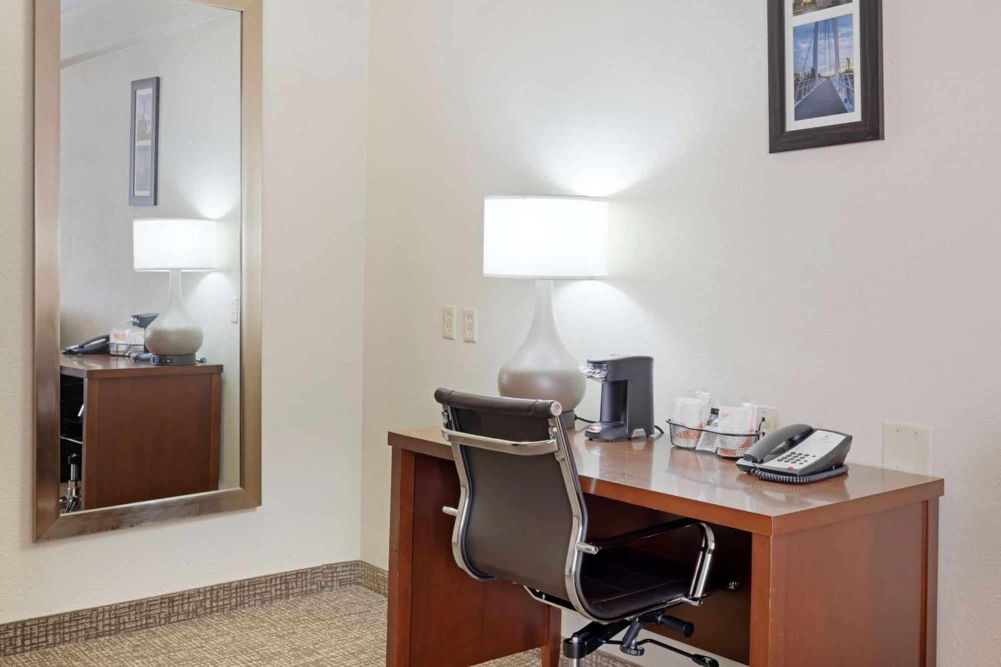Comfort Inn & Suites Wichita Exteriér fotografie