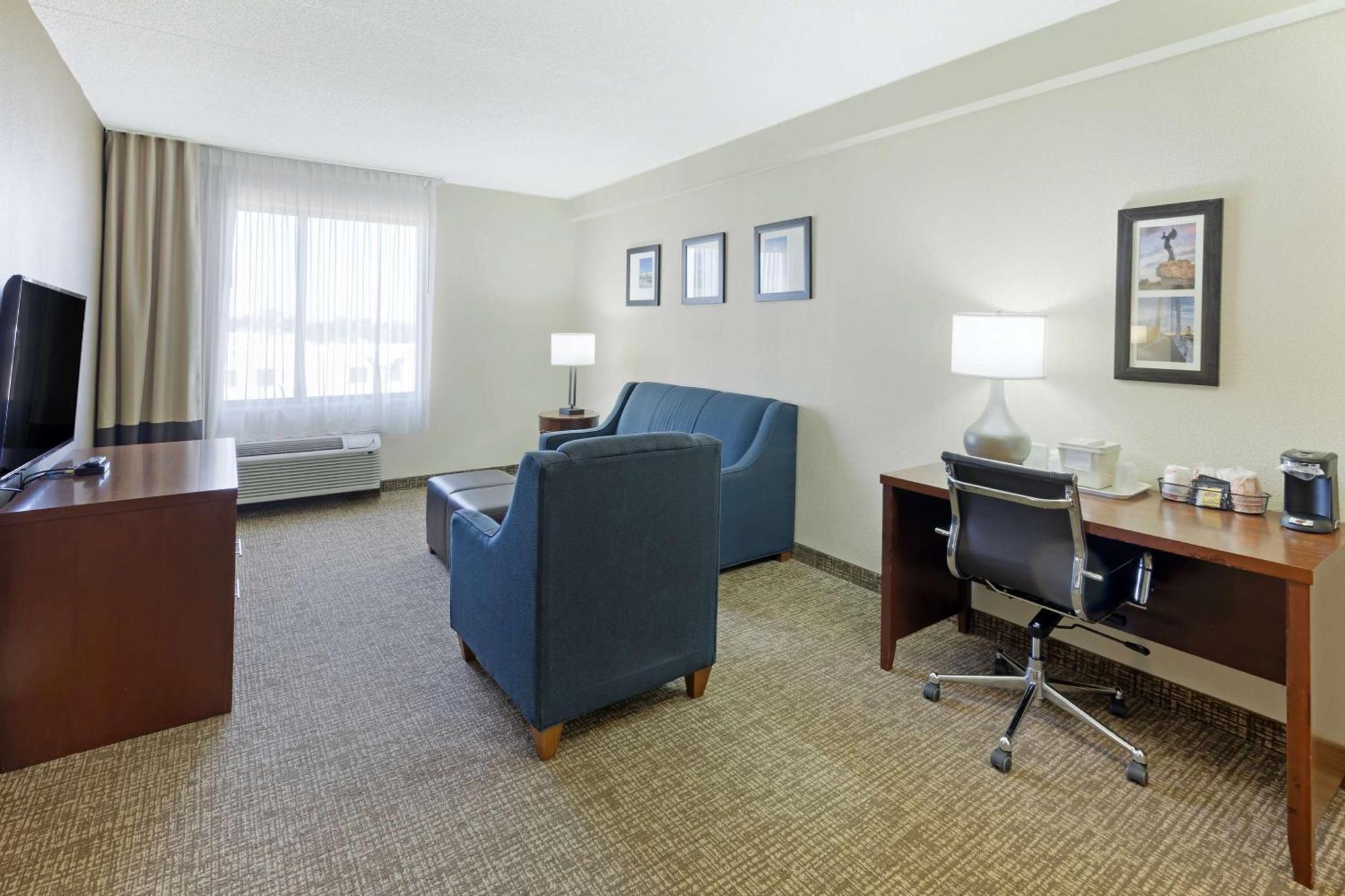 Comfort Inn & Suites Wichita Exteriér fotografie