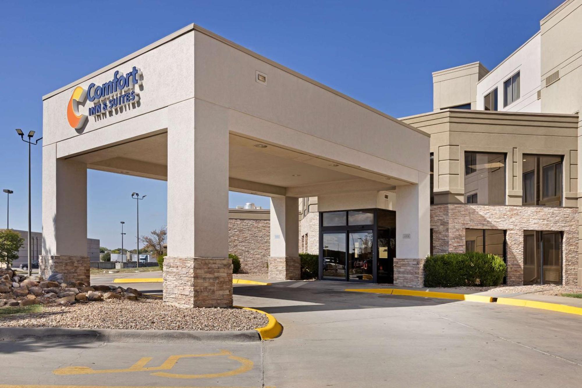 Comfort Inn & Suites Wichita Exteriér fotografie